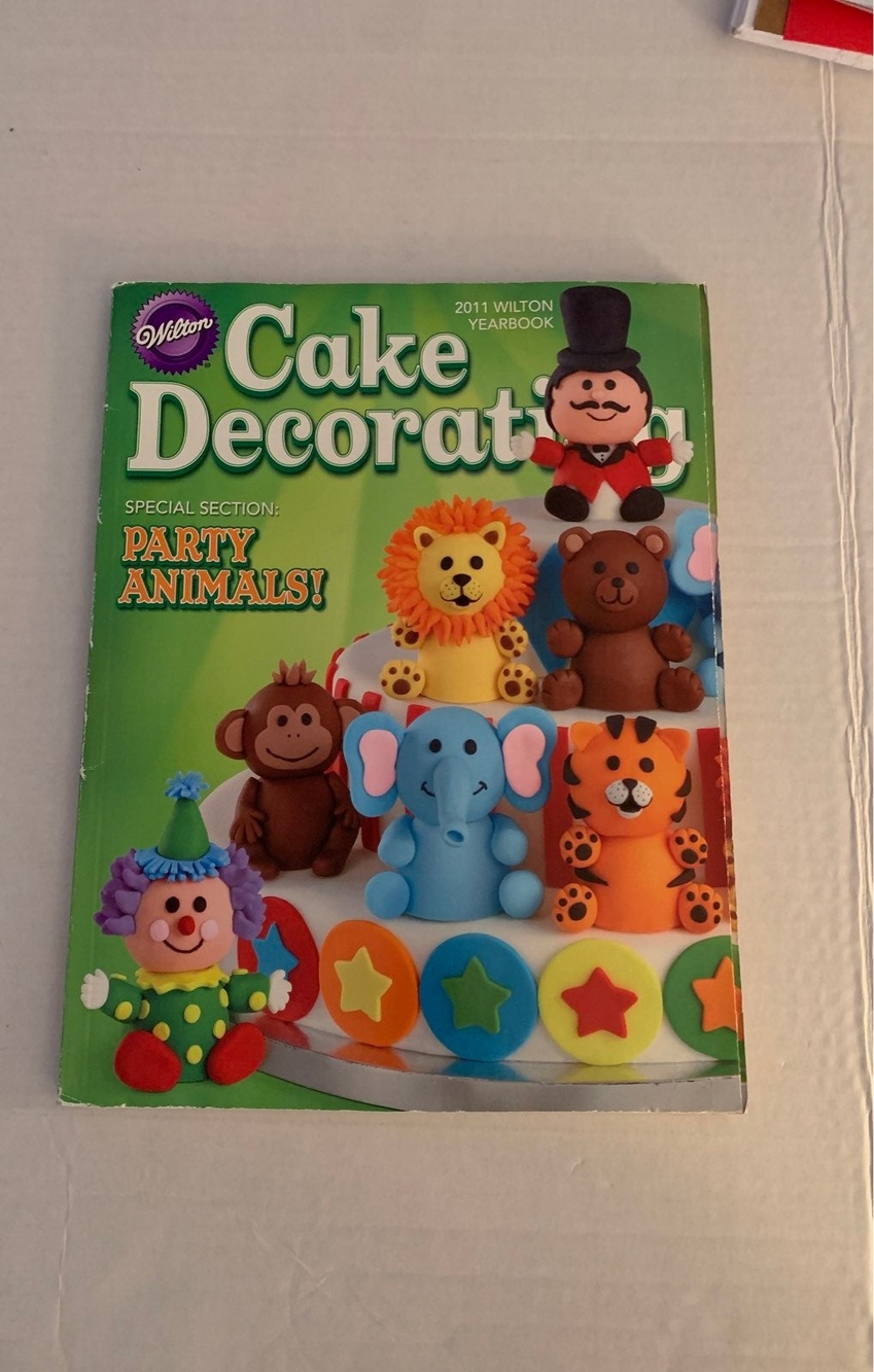 Wilton Cake Decorating 2011 Yearbook.